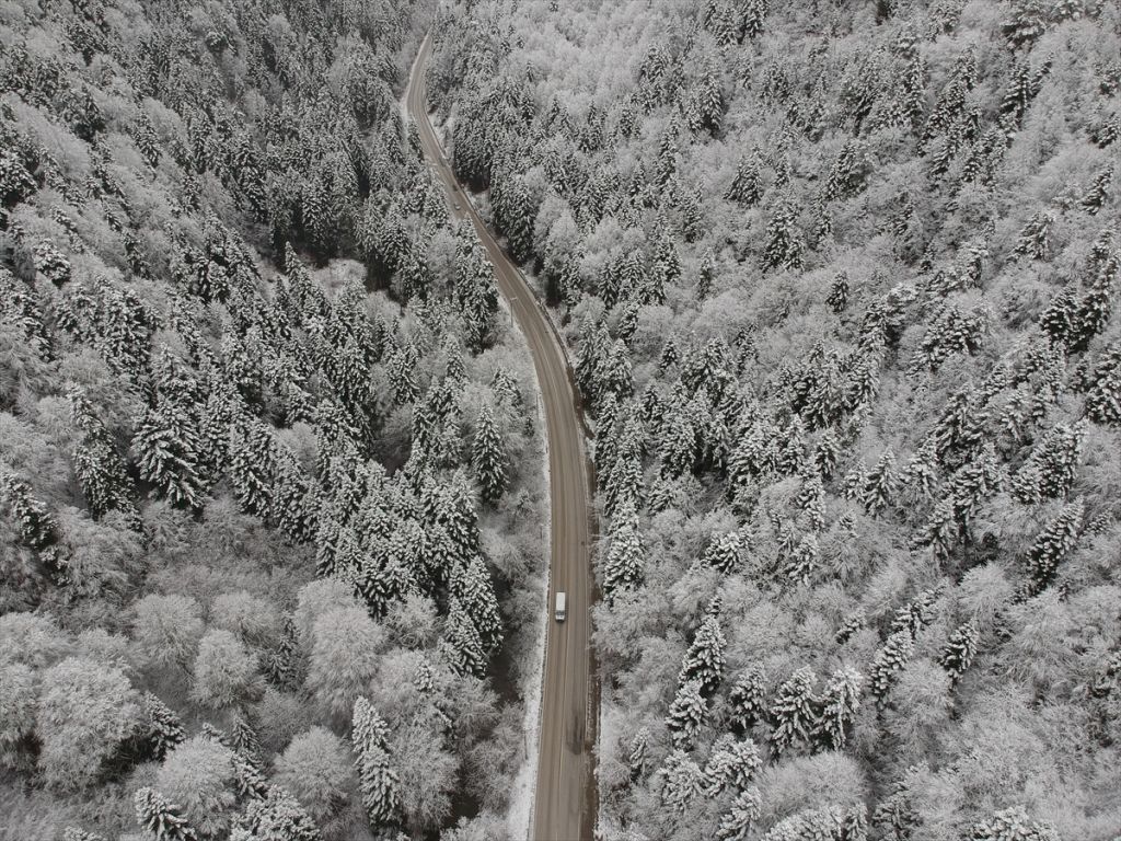 Bolu'da kar yağışı aralıklarla devam ediyor