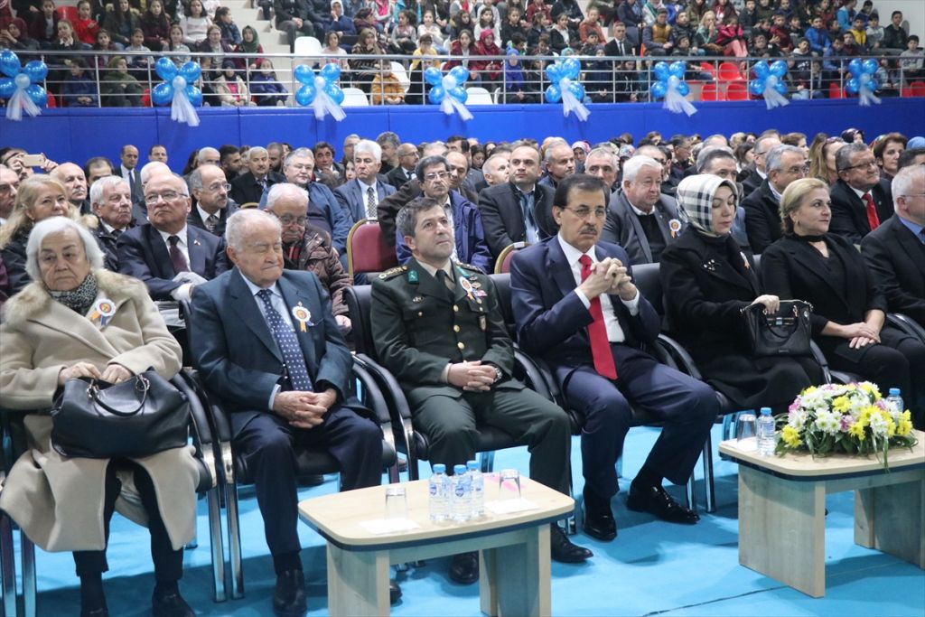 Bolu'da Öğretmenler Günü kutlandı