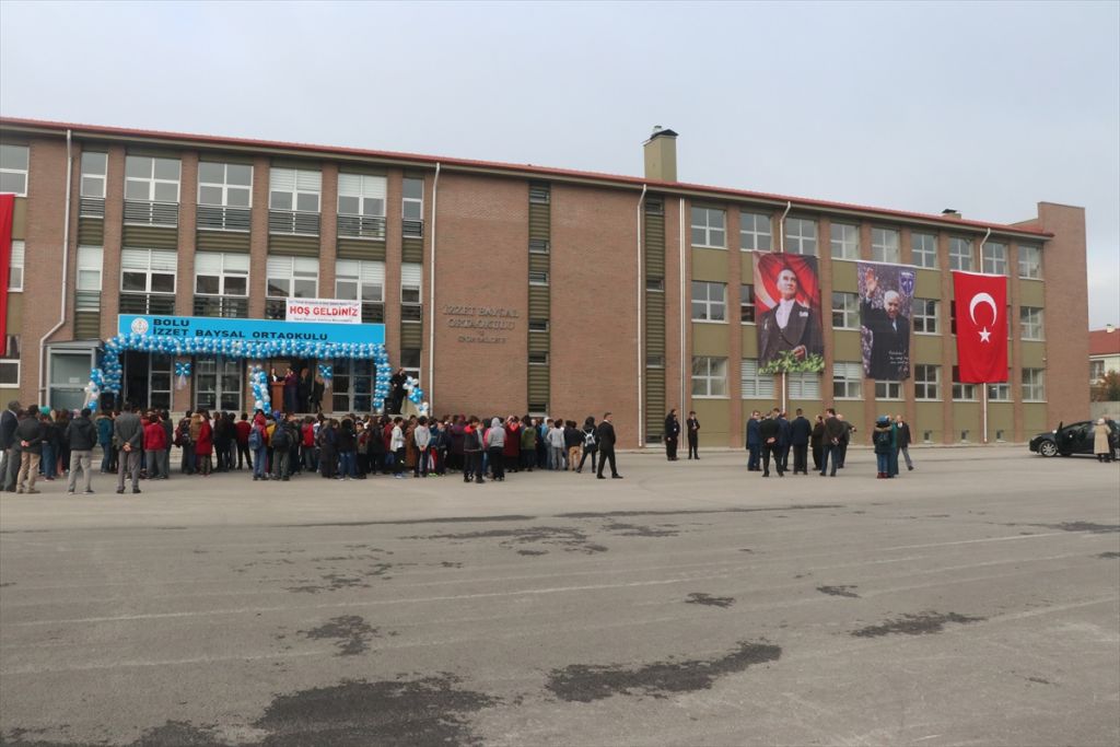 Bolu'da Öğretmenler Günü kutlandı