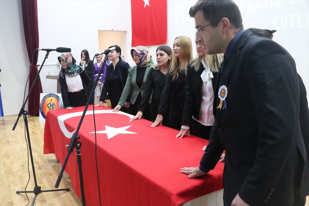 Bolu'da Öğretmenler Günü kutlandı