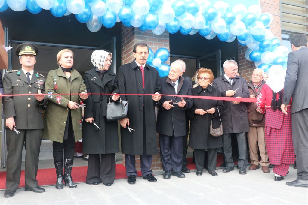 Bolu'da Öğretmenler Günü kutlandı