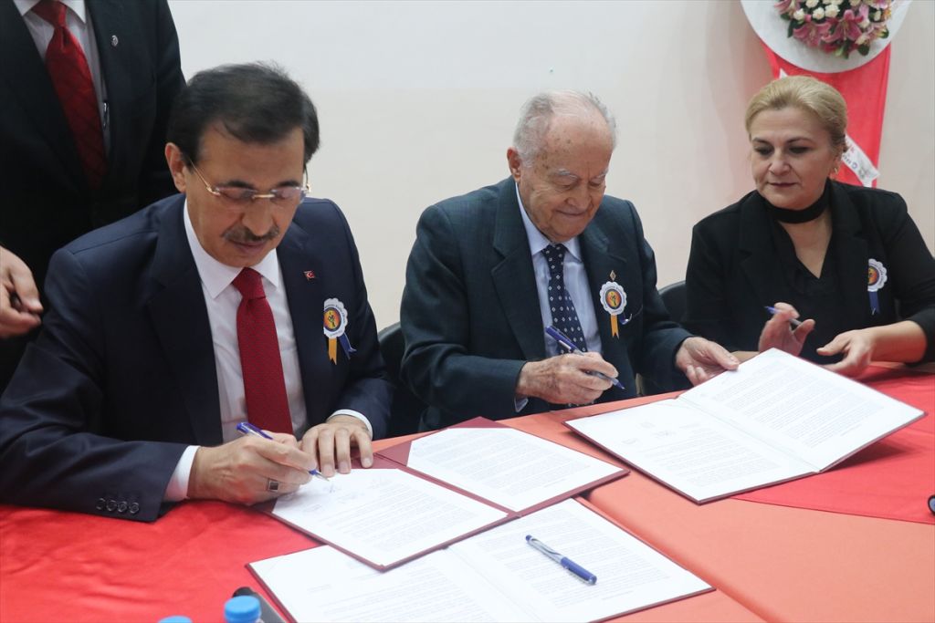 Bolu'da Öğretmenler Günü kutlandı