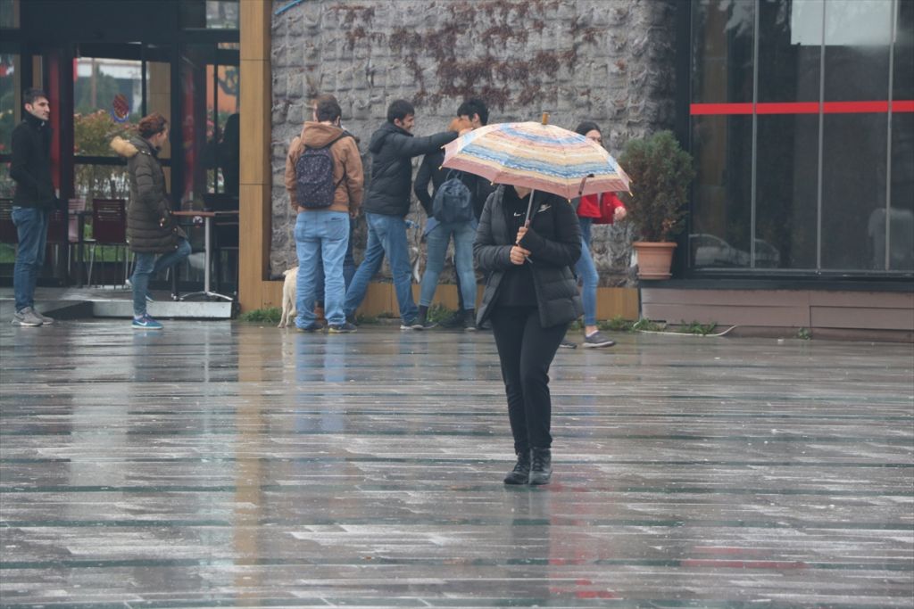 Bolu'da sağanak etkili oluyor