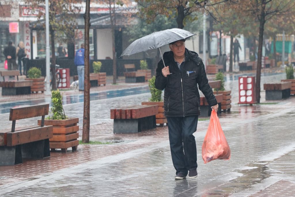 Bolu'da sağanak etkili oluyor