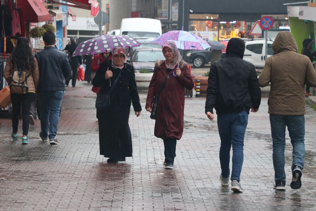 Bolu'da sağanak etkili oluyor