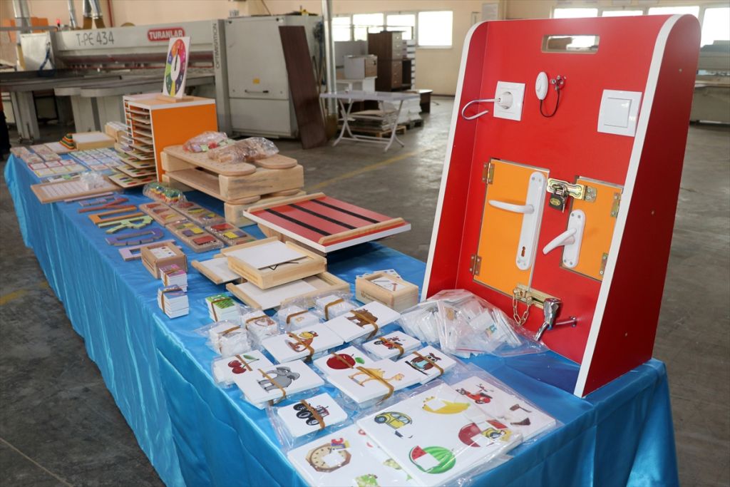 Cezaevi sakinleri özel çocuklar için ter döktü