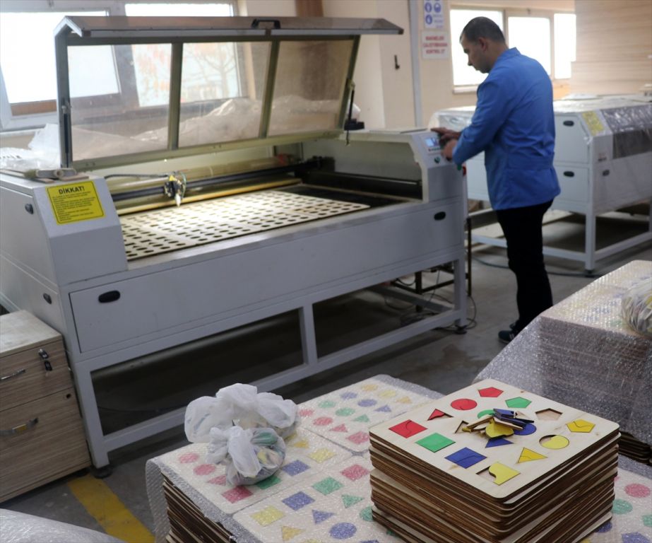 Cezaevi sakinleri özel çocuklar için ter döktü