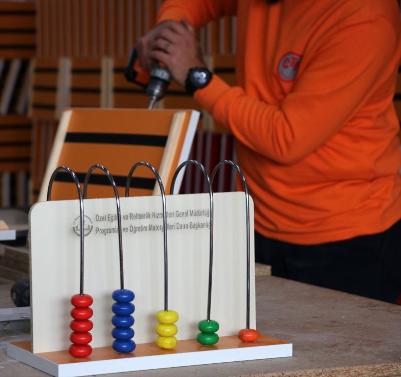 Cezaevi sakinleri özel çocuklar için ter döktü