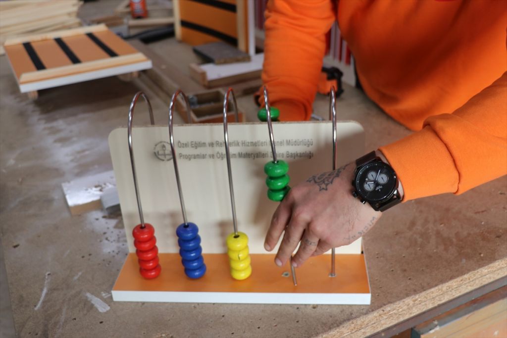 Cezaevi sakinleri özel çocuklar için ter döktü