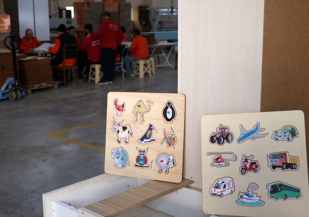 Cezaevi sakinleri özel çocuklar için ter döktü