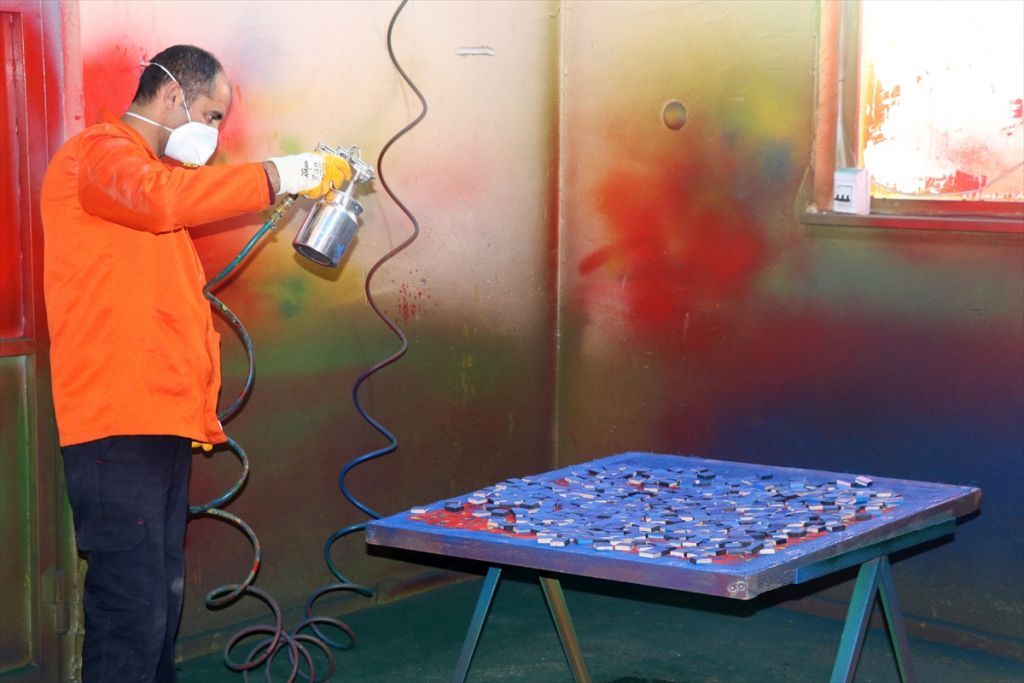 Cezaevi sakinleri özel çocuklar için ter döktü