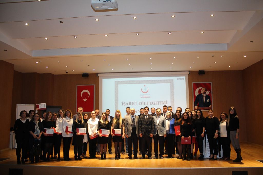 İŞARET DİLİ KATILIMCILARINDAN MUHTEŞEM GÖSTERİ