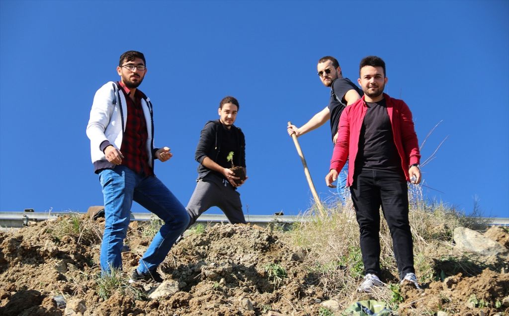 KYK'da kalan öğrenciler fidan dikti