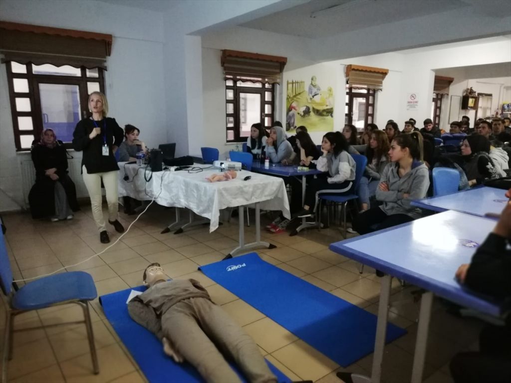 KYK'lı öğrencilere ilk yardım eğitimi verildi