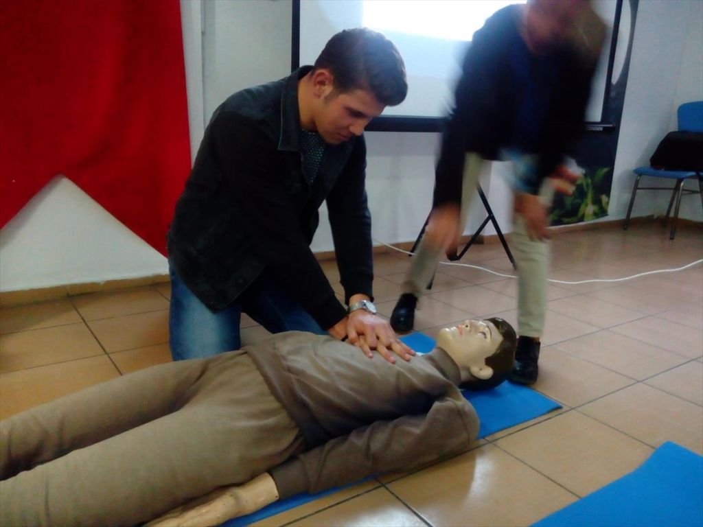 KYK'lı öğrencilere ilk yardım eğitimi verildi