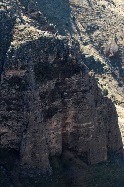 Mahsur kalan keçiler için kurtarma çalışması