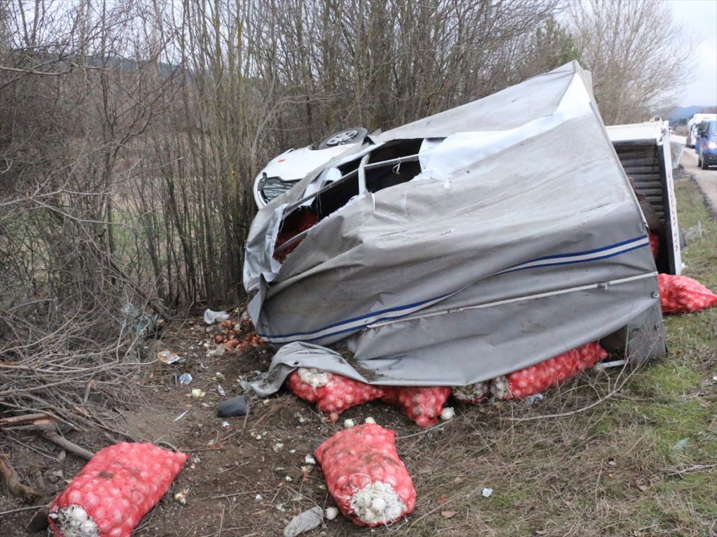 Mudurnu'da trafik kazası: 3 yaralı
