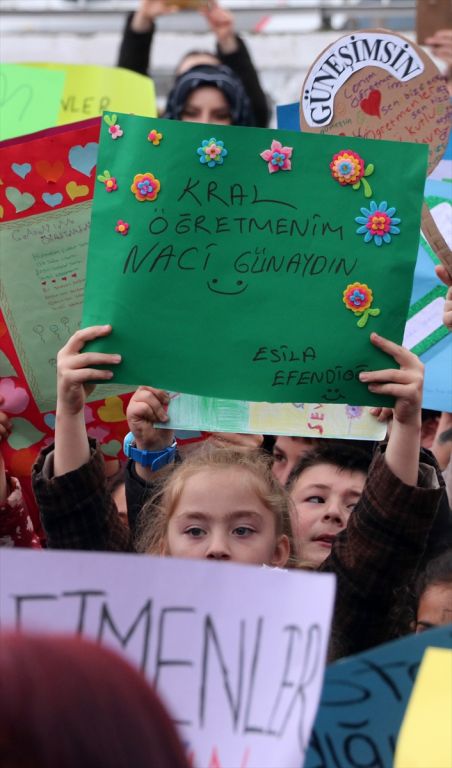 Öğrencilerden sürpriz Öğretmenler Günü kutlaması