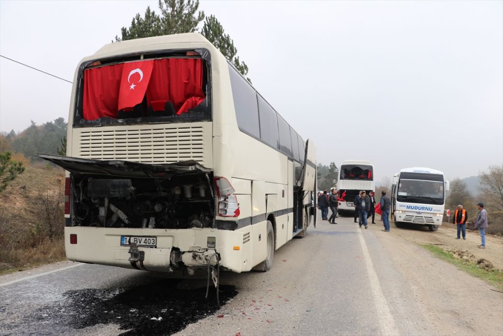 Öğrencileri taşıyan gezi otobüsleri kaza yaptı: 11 yaralı