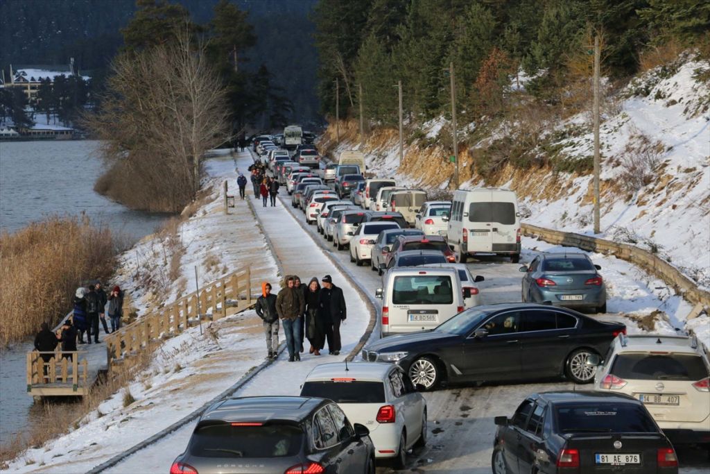 Abant Tabiat Parkı'na ziyaretçi akını