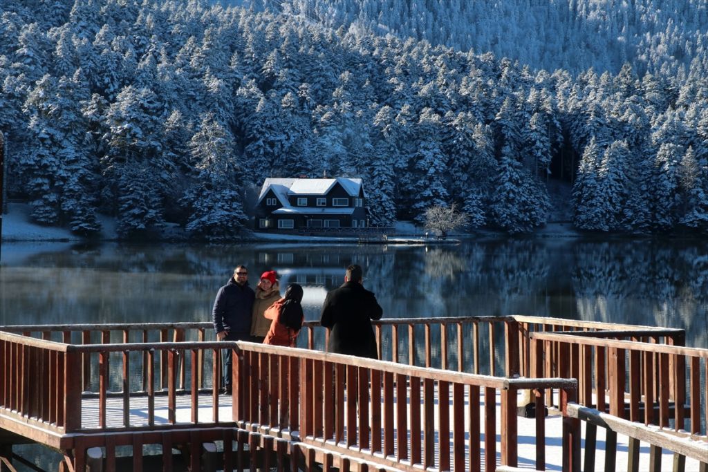 Abant ve Gölcük'te kar bereketi