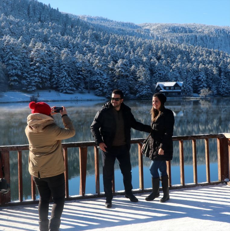 Abant ve Gölcük'te kar bereketi