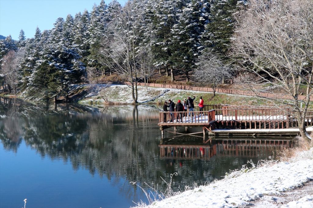 Abant ve Gölcük'te kar bereketi