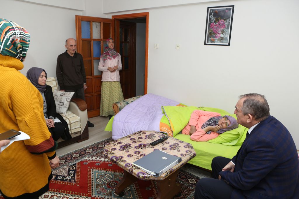 Belediye Başkanı Alaaddin Yılmaz'dan 8 hastaya ziyaret