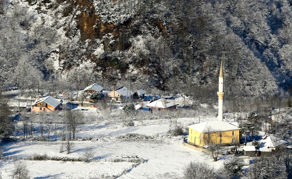 Bolu Dağı'nda kar güzelliği
