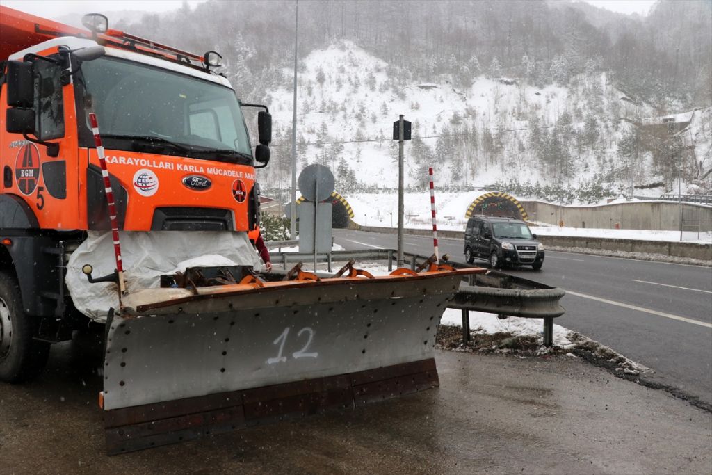 Bolu Dağı'nda kar yağışı başladı