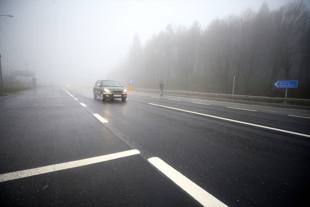 Bolu Dağı'nda sis ve sağanak