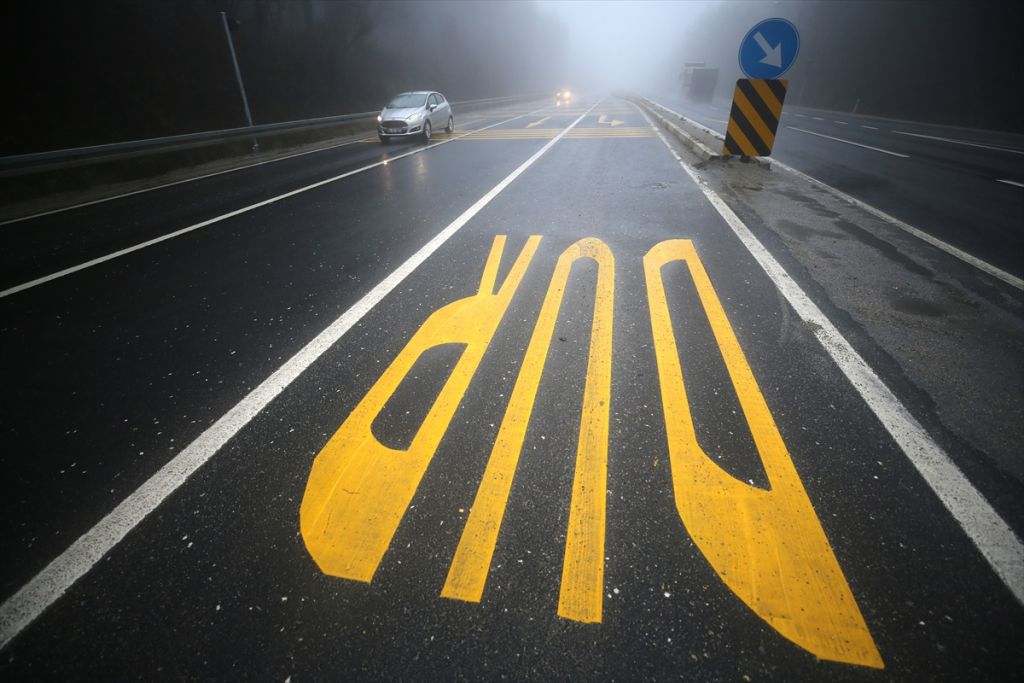 Bolu Dağı'nda sis ve sağanak