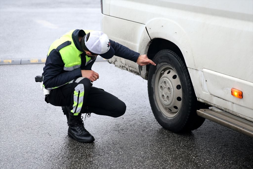 Bolu Dağı'nda zorunlu kış lastiği uygulaması