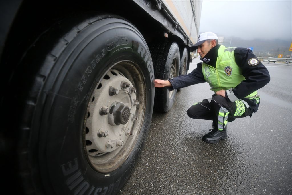 Bolu Dağı'nda zorunlu kış lastiği uygulaması