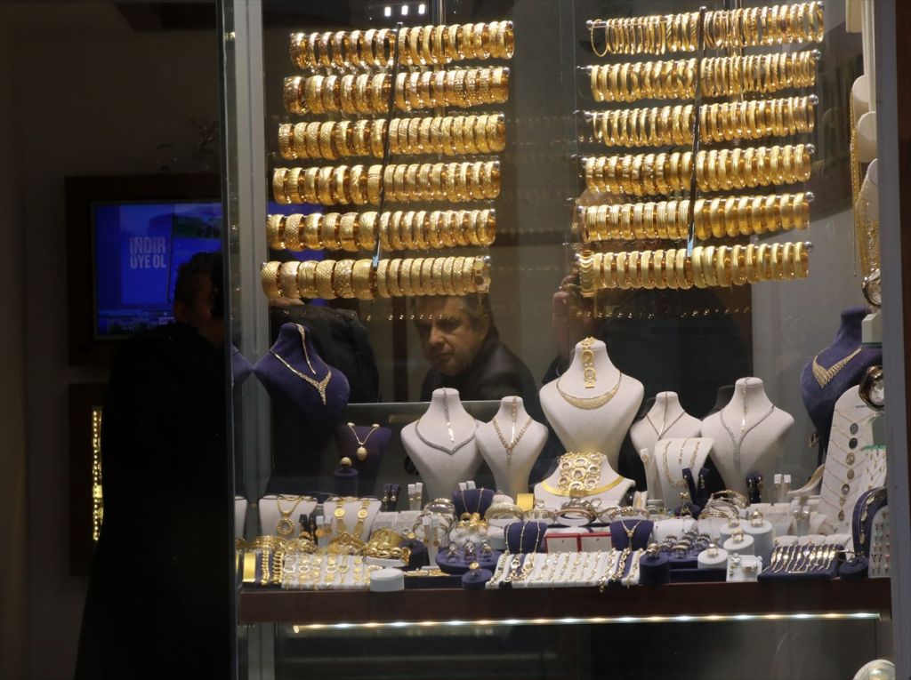 Bolu Emniyet Müdürlüğü tarafından gerçekleştirilen kuyumcu soygunu tatbikatı gerçeğini aratmadı