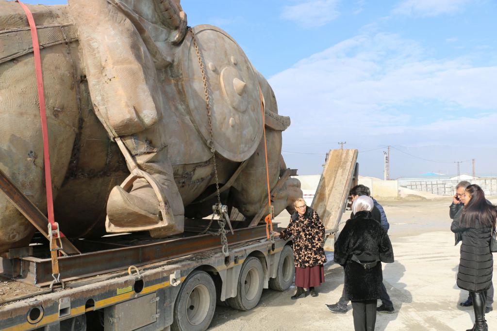 Dev Köroğlu Heykeli'nin montajına başlanıyor