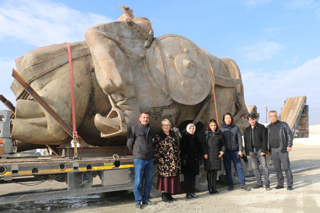 Dev Köroğlu Heykeli'nin montajına başlanıyor
