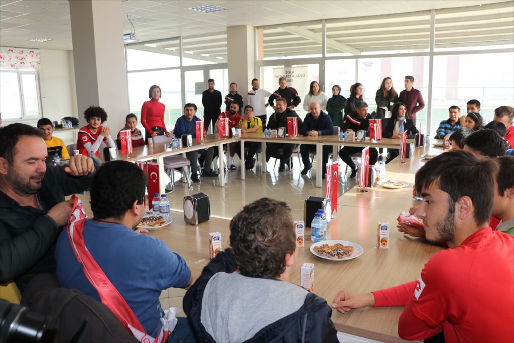 Engelli öğrenciler 3 Aralık Dünya Engelliler Günü'nde Boluspor Kulübü'nü ziyaret etti