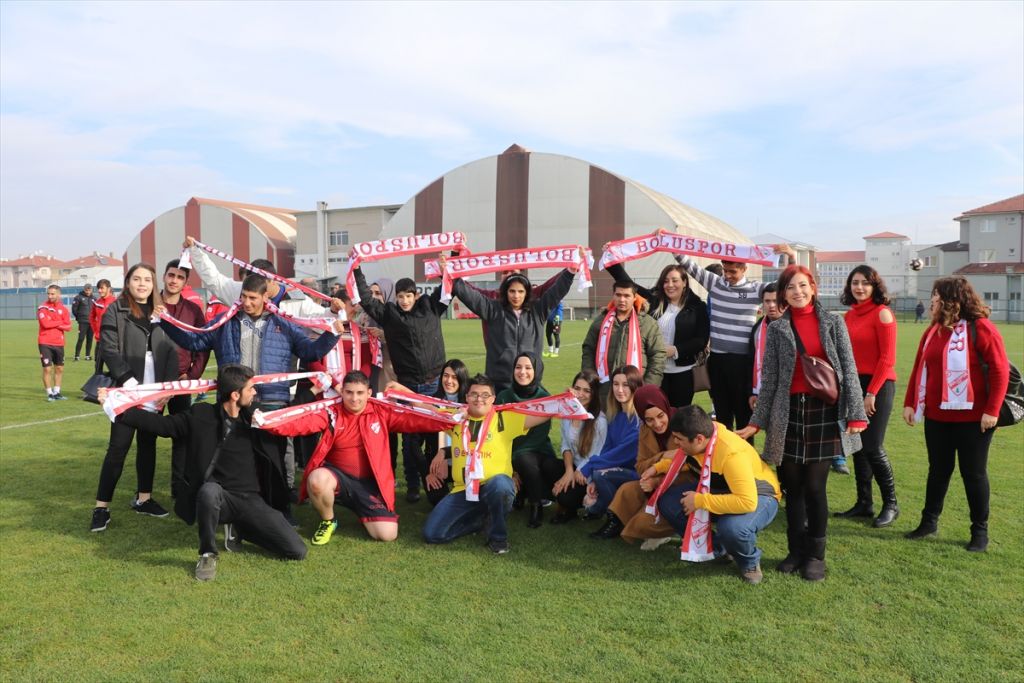 Engelli öğrenciler 3 Aralık Dünya Engelliler Günü'nde Boluspor Kulübü'nü ziyaret etti