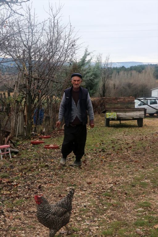 Hayatını engelli kardeşlerine adadı