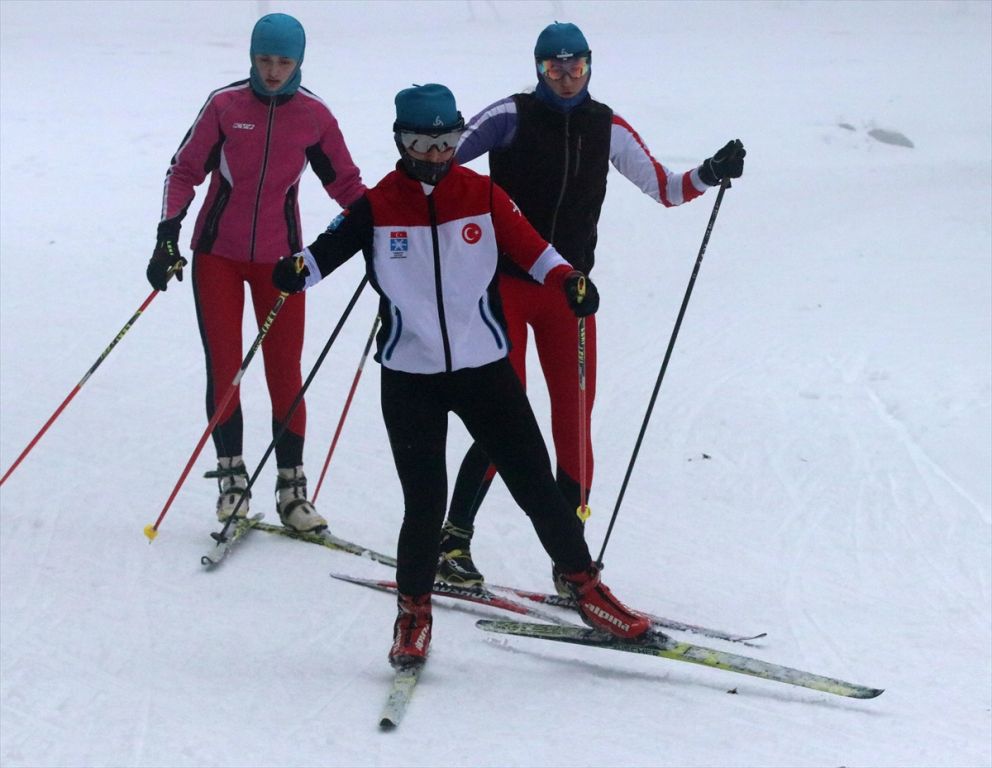 Kayaklı Koşu Milli Takımı'nın Bolu kampı sürüyor