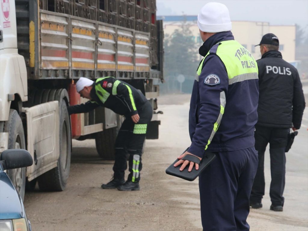 Mudurnu'da kış lastiği uygulaması