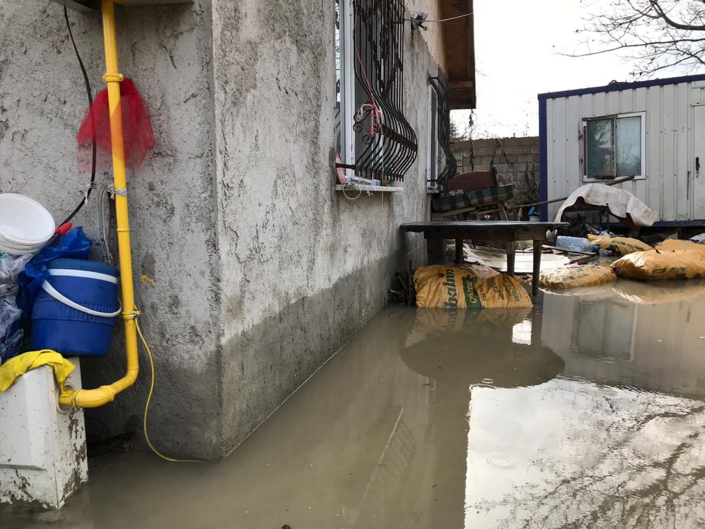 SU BORUSU PATLADI, PAŞAKÖY'Ü SEL ALDI