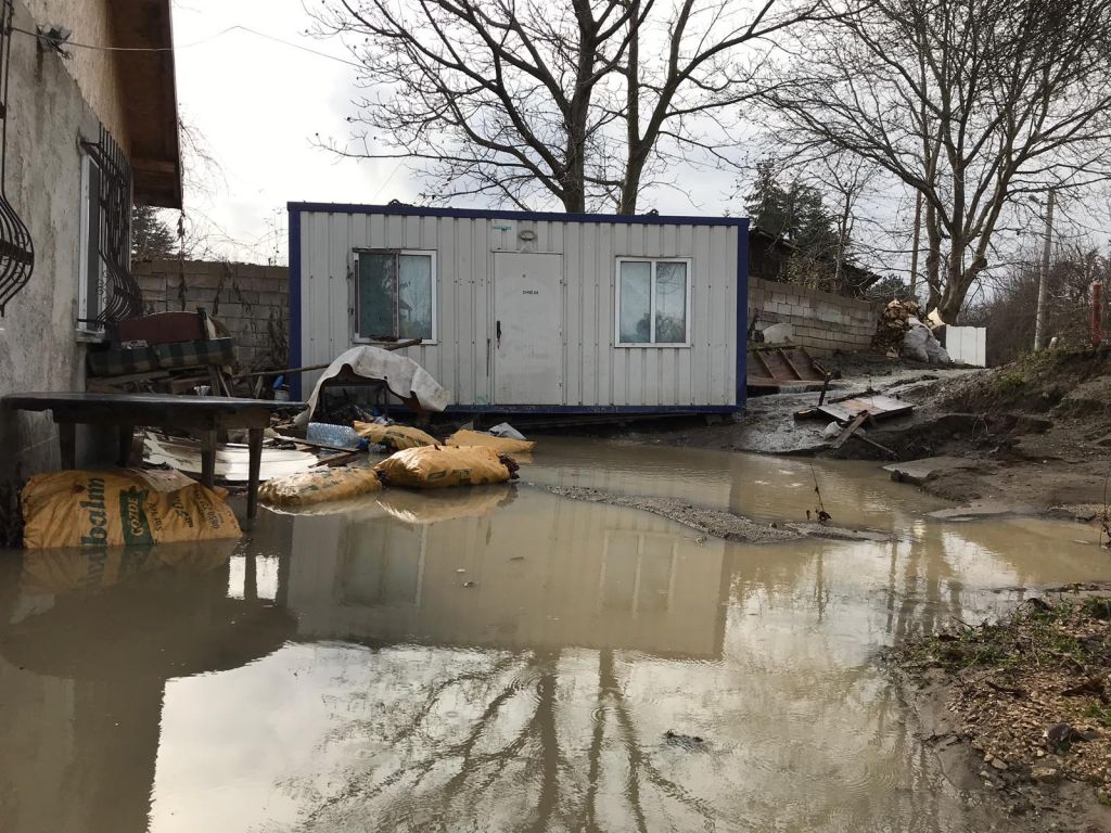 SU BORUSU PATLADI, PAŞAKÖY'Ü SEL ALDI