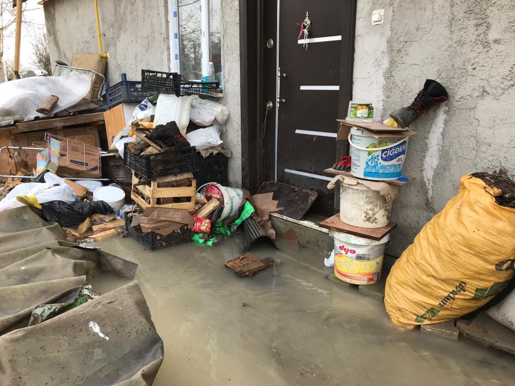 SU BORUSU PATLADI, PAŞAKÖY'Ü SEL ALDI