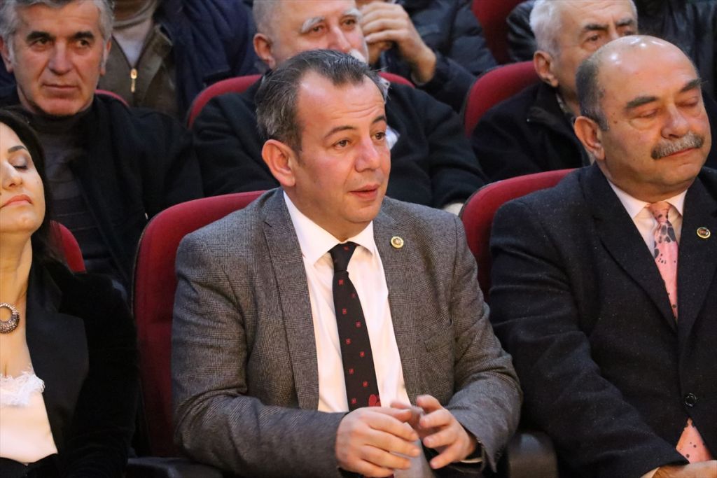 TANJU ÖZCAN'DAN GÖVDE GÖSTERİSİ