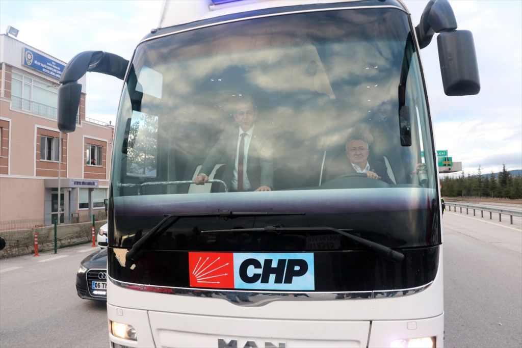 TANJU ÖZCAN'DAN GÖVDE GÖSTERİSİ