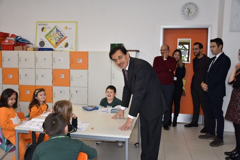 VALİ ÜMİT OKUL ZİYARETLERİNE DEVAM EDİYOR