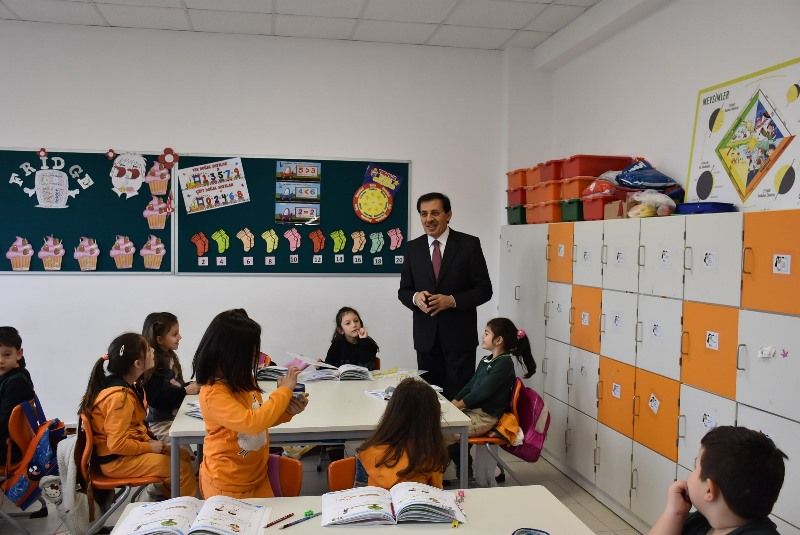 VALİ ÜMİT OKUL ZİYARETLERİNE DEVAM EDİYOR