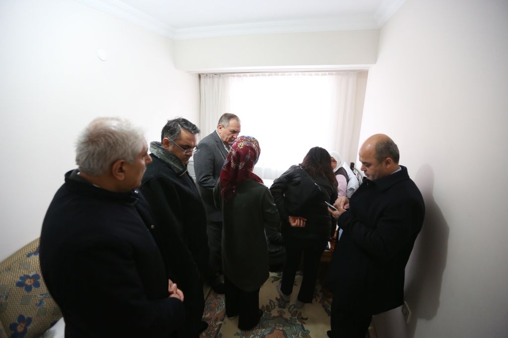 Başkan Yılmaz 7 aileyi ziyaret etti